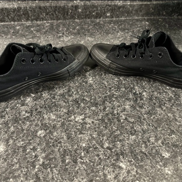 Converse Black Low Top Sneakers Women’s Size 7 Men’s Size 5 - Picture 5 of 8